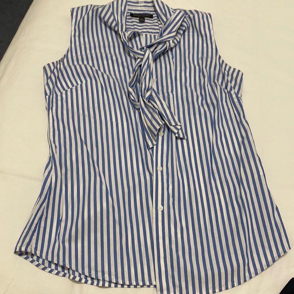 Sleeveless button up, like new!